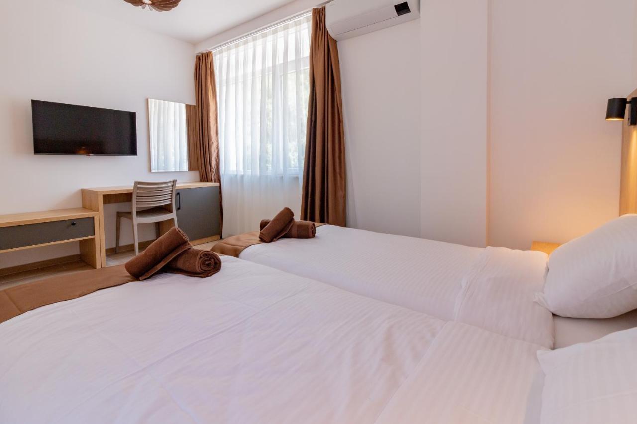 Lago Hotel Лагадин Екстериор снимка