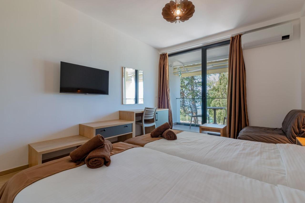Lago Hotel Лагадин Екстериор снимка