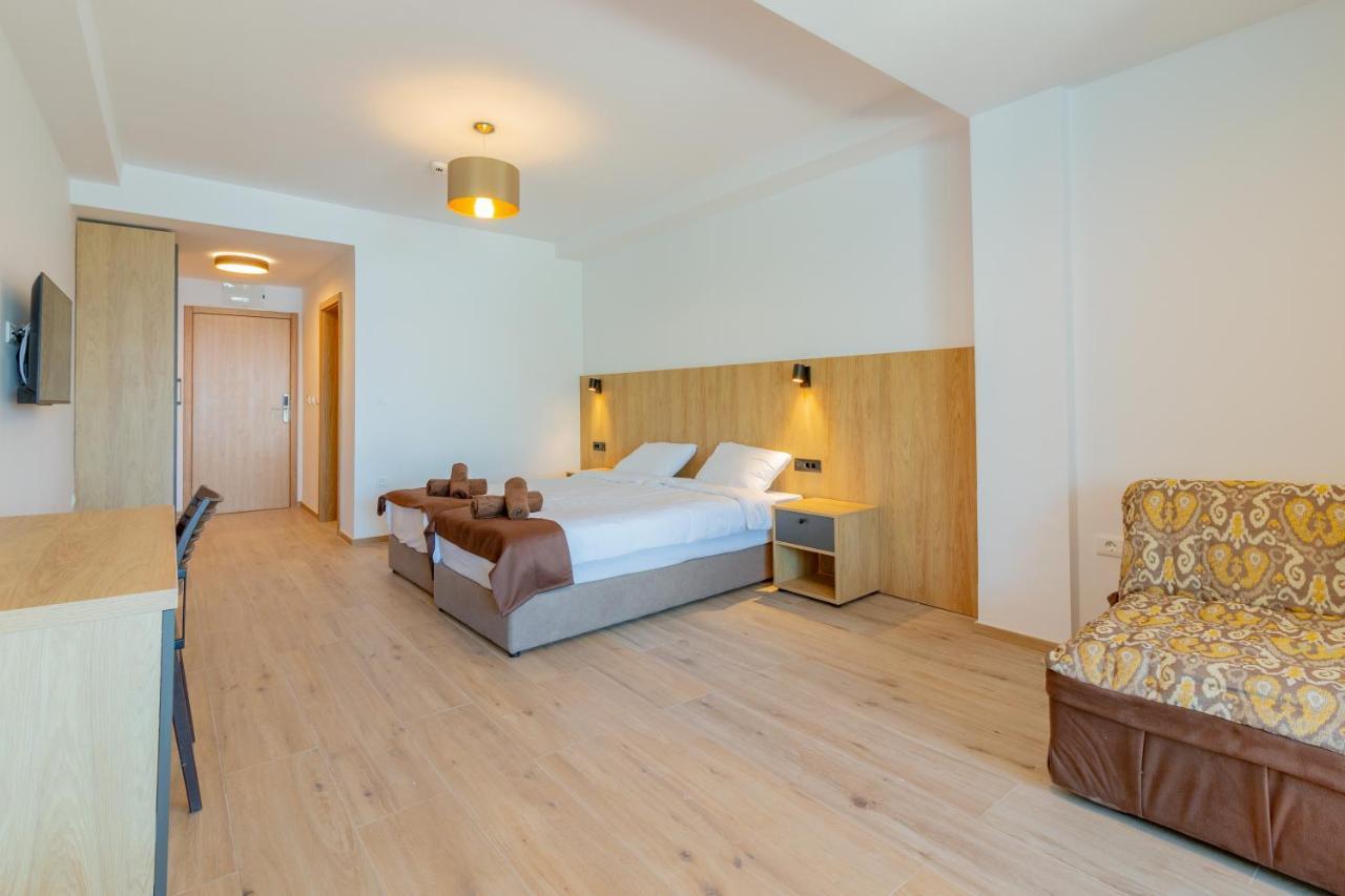 Lago Hotel Лагадин Екстериор снимка